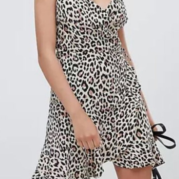 NWOT Bershka Printed Flowy Mini Dress Wrap Leopard Ruffle Size S - Picture 7 of 16